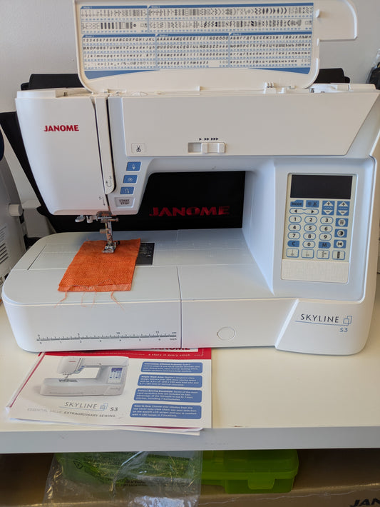 Janome Skyline 3